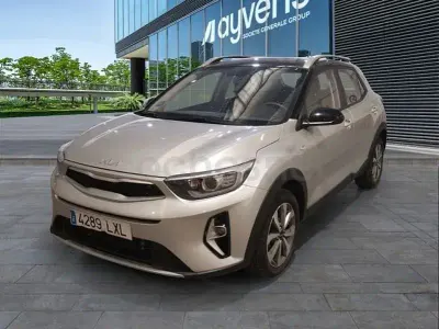 Usado Kia Stonic Plus 101 CV (74 kW) 2022 Plateado SUV