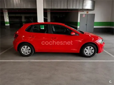 Usado VW Polo Edition 75 CV (55 kW) 2018 Rojo Utilitario