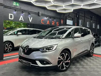 Usado Renault Grand Scénic IV Zen 120 CV (88 kW) 2019 Gris / plata Monovolumen