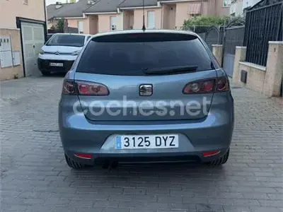 Usado Seat Ibiza Reference 100 CV (73 kW) 2006 Azul Utilitario