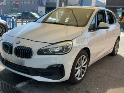 Usado BMW 225 Active Tourer iPerformance 224 CV (164 kW) 2018 Blanco Monovolumen
