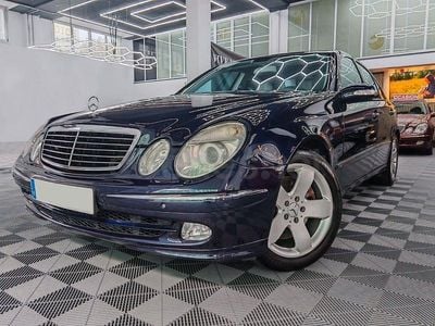 Usado Mercedes E500 Avantgarde 306 CV (225 kW) 2004 Azul Berlina