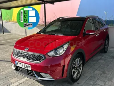 Usado Kia Niro 141 CV (103 kW) 2017 Granate SUV