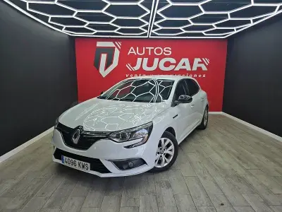 Usado Renault Mégane IV Bose Edition 115 CV (84 kW) 2019 Blanco Berlina