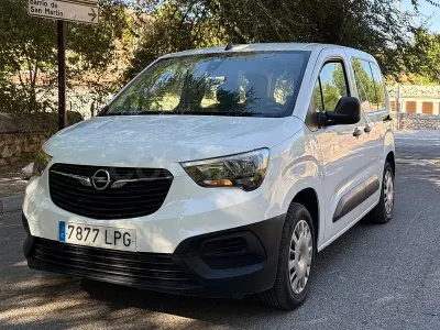 Usado Opel Combo Life Edition 102 CV (75 kW) 2021 Blanco Monovolumen