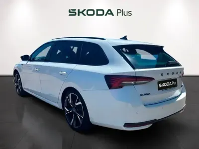Usado Skoda Octavia SportLine 150 CV (110 kW) 2025 Blanco Familiar
