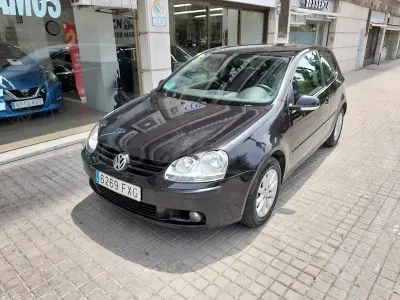 Usado VW Golf V Highline 102 CV (75 kW) 2007 Negro Berlina