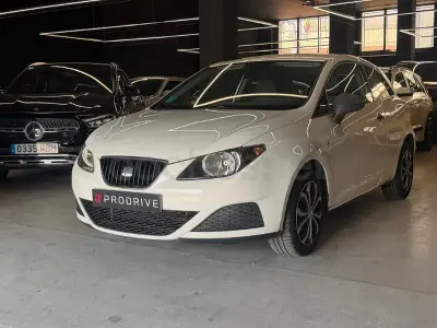 Usado Seat Ibiza SC Reference 70 CV (51 kW) 2010 Blanco Utilitario