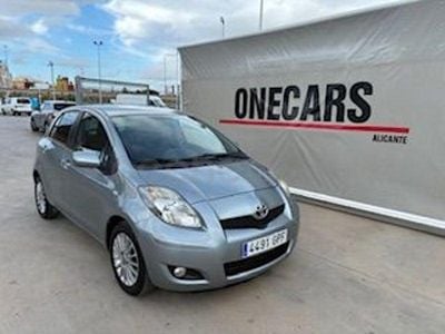 Usado Toyota Yaris 90 CV (66 kW) 2009 Gris / plata Utilitario