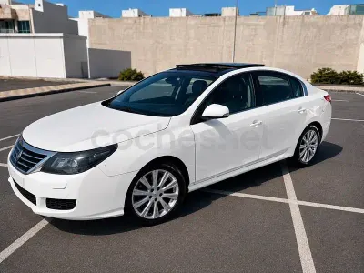 Usado Renault Latitude Initiale 240 CV (176 kW) 2012 Blanco Berlina