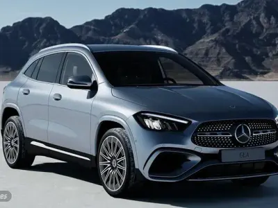 Usado Mercedes GLA250 AMG line 163 CV (119 kW) 2024 Gris / plateado SUV