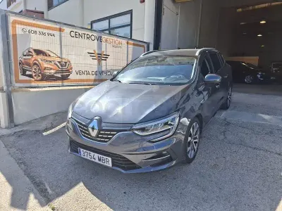 Usado Renault Mégane GrandTour Techno 140 CV (102 kW) 2022 Gris / plata Familiar