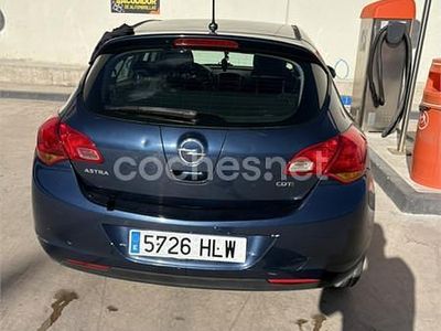 Usado Opel Astra Selective 110 CV (80 kW) 2012 Azul Berlina