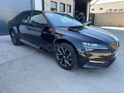 Usado Skoda Superb SportLine 150 CV (110 kW) 2023 Negro Berlina