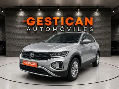 Usado VW T-Roc Life 110 CV (80 kW) 2023 Gris / plata SUV