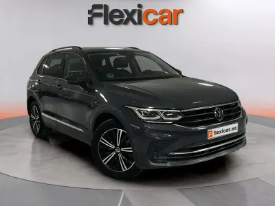 Usado VW Tiguan Life 122 CV (89 kW) 2022 Gris SUV