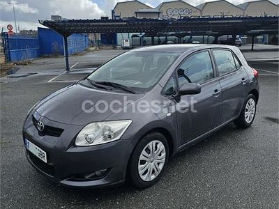 Usado Toyota Auris Luna 90 CV (66 kW) 2008 Gris / plata Utilitario