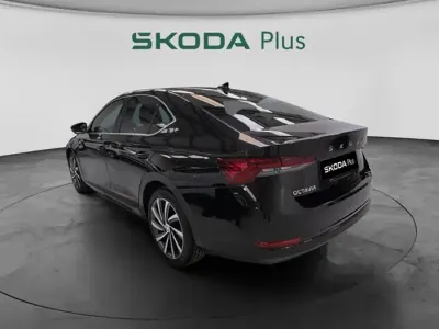 Usado Skoda Octavia Style 150 CV (110 kW) 2022 Negro