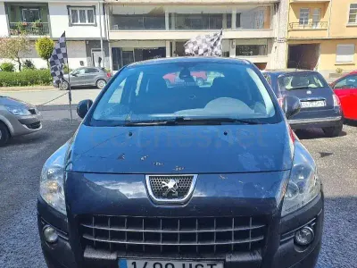 Usado Peugeot 3008 Active 115 CV (84 kW) 2013 Negro Familiar