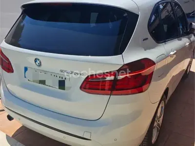 Usado BMW 225 Active Tourer iPerformance 224 CV (164 kW) 2017 Blanco Monovolumen