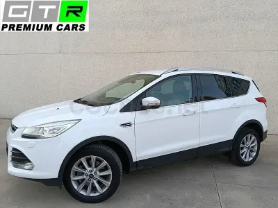 Usado Ford Kuga Trend 150 HP (110 kW) 2017 Branco SUV