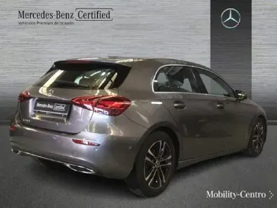 Usado Mercedes A200 150 CV (110 kW) 2024 Gris montaña