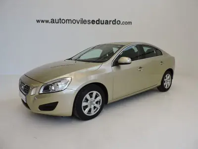 Usado Volvo S60 Drive Kinetic 115 CV (84 kW) 2011 Amarillo Berlina