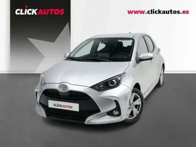 Käytetty Toyota Yaris Hybrid Active 116 HP (85 kW) 2025 Harmaa Viistoperä