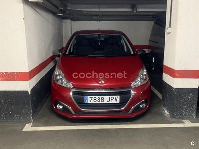 Granate Usado 2016 Peugeot 208 Allure Utilitario | 6950 € (Precio justo)