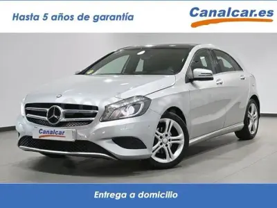 Usado Mercedes A180 Urban 109 CV (80 kW) 2014 Gris / plata Utilitario