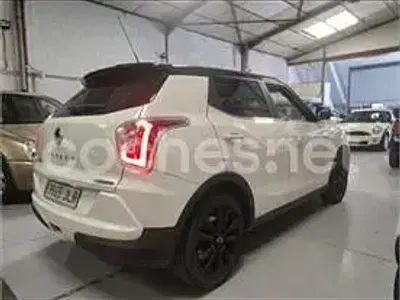 Usado SsangYong Tivoli Limited 128 CV (94 kW) 2016 Blanco SUV