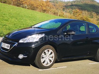 Usado Peugeot 208 Active 92 CV (67 kW) 2012 Negro Utilitario