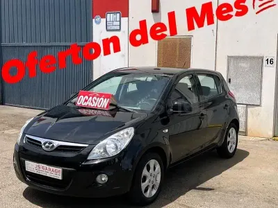 Usado Hyundai i20 Comfort 90 CV (66 kW) 2009 Negro Utilitario