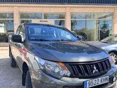 Usado Mitsubishi L200 154 CV (113 kW) 2018 Verde Pickup/Camioneta
