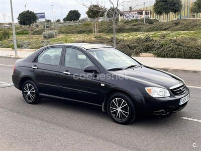 Usado Kia Cerato LX 112 CV (82 kW) 2006 Negro Berlina