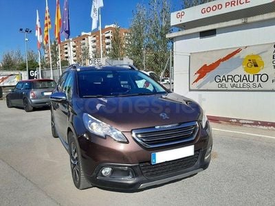 Usado Peugeot 2008 Allure 115 CV (84 kW) 2014 Marrón SUV