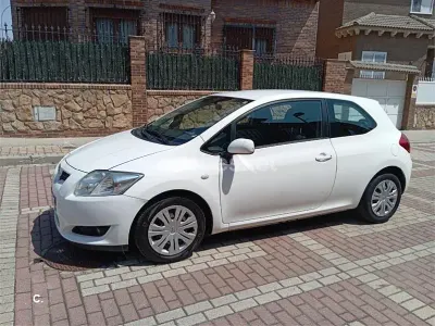 Usado Toyota Auris Luna 126 CV (92 kW) 2007 Blanco Utilitario