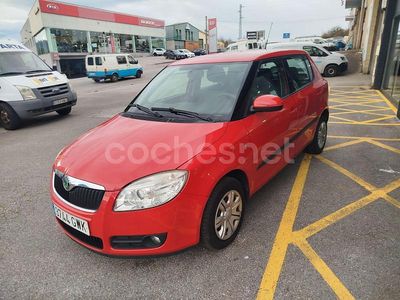 Usado Skoda Fabia 60 CV (44 kW) 2010 Rojo Berlina