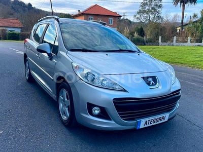 Usado Peugeot 207 95 CV (69 kW) 2011 Gris / plata Familiar