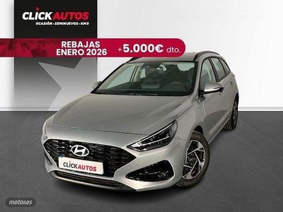 Plateado Usado 2024 Hyundai i30 Familiar | 20.900 € (Un poco caro)