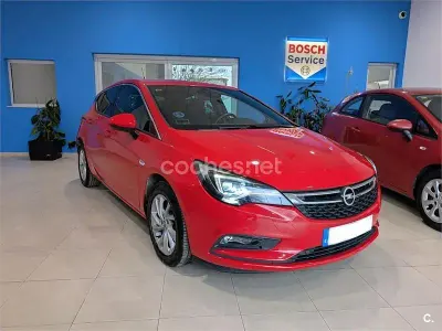 Usado Opel Astra Dynamic 136 CV (100 kW) 2019 Rojo Berlina