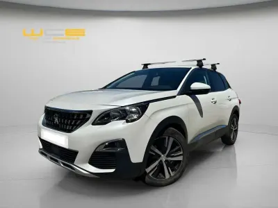 Usado Peugeot 3008 Allure 130 CV (95 kW) 2020 Blanco SUV