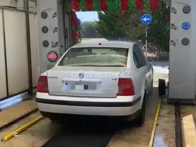 Usado VW Passat 70 CV (51 kW) 1987 Gris / plata Berlina
