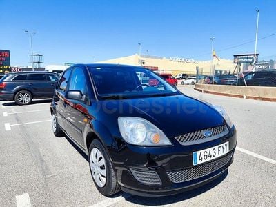 Usado Ford Fiesta Ambiente 68 CV (50 kW) 2008 Negro Utilitario