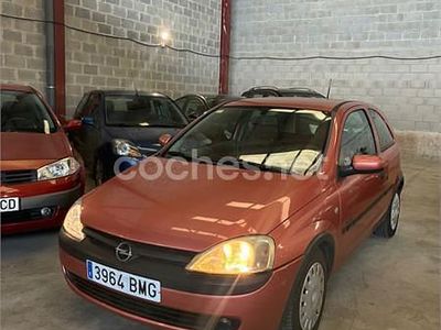 Usado Opel Corsa Comfort 75 CV (55 kW) 2001 Rosa Utilitario