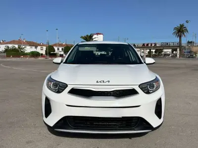 Usado Kia Stonic 84 CV (61 kW) 2022 Blanco SUV
