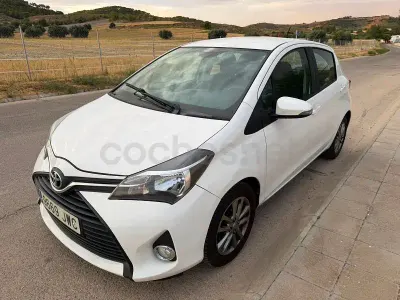 Usado Toyota Yaris City 69 CV (50 kW) 2017 Blanco Berlina