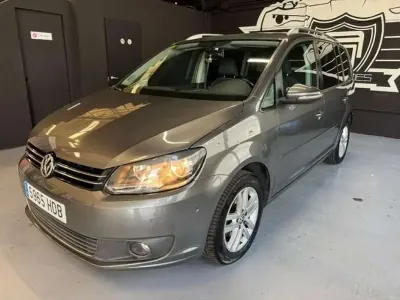 Usado VW Touran Advance 140 CV (102 kW) 2011 Gris / plata Monovolumen