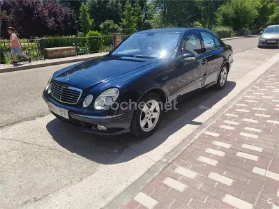 Usado Mercedes E320 Avantgarde 204 CV (150 kW) 2004 Azul Berlina