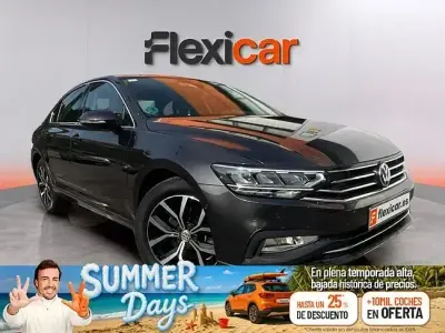 Usado VW Passat Executive 120 CV (88 kW) 2020 Gris Familiar